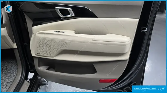 KIA CARNIVAL GASOLINE 7-SEATER HI LIMOUSINE