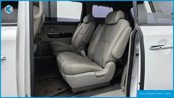 KIA CARNIVAL 9-SEATER PRSTIGE