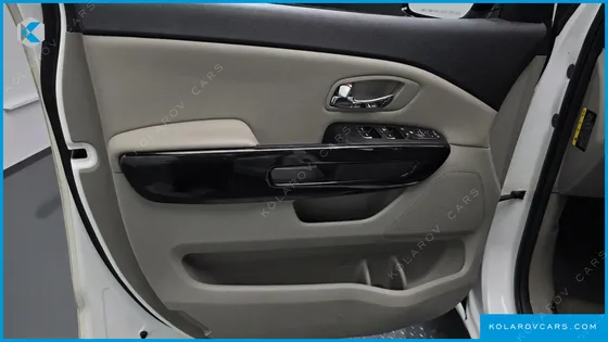 KIA CARNIVAL 9-SEATER PRSTIGE