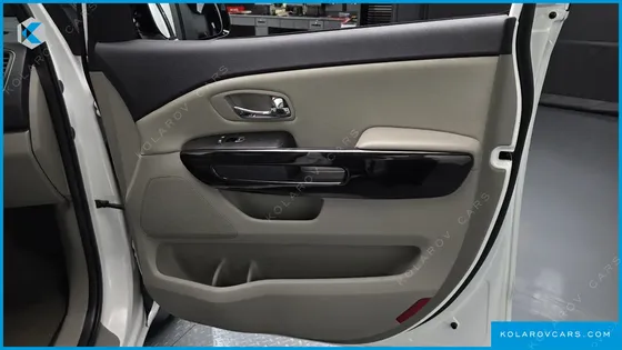 KIA CARNIVAL 9-SEATER PRSTIGE