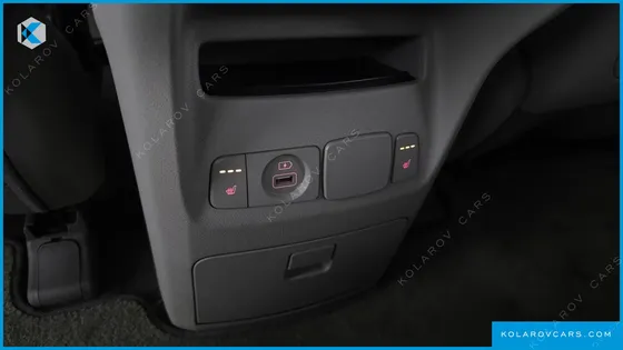 KIA CARNIVAL 9-SEATER PRSTIGE