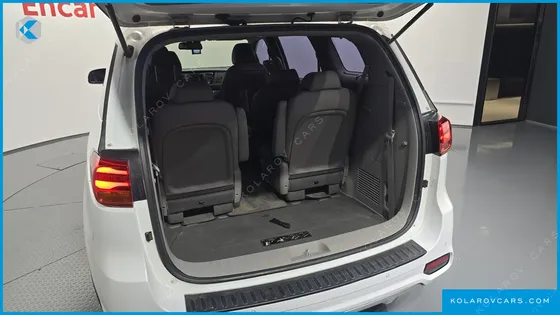 KIA CARNIVAL 9-SEATER PRSTIGE