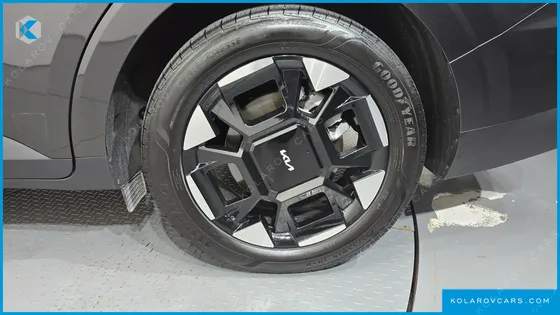 KIA CARNIVAL GASOLINE 9-SEATER PRESTIGE