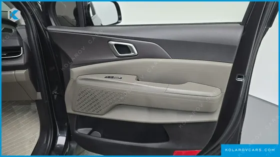 KIA CARNIVAL GASOLINE 9-SEATER PRESTIGE