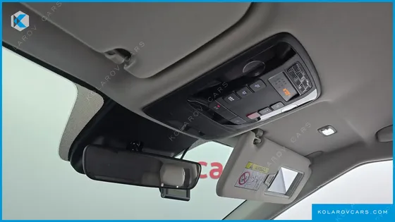 KIA CARNIVAL GASOLINE 9-SEATER PRESTIGE