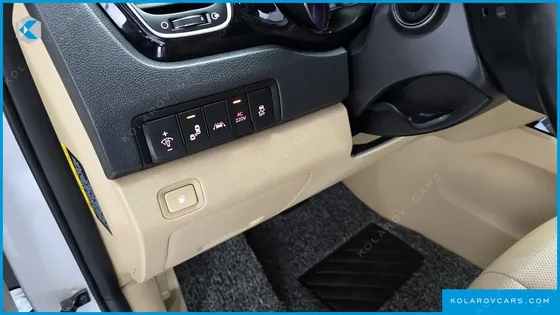 KIA CARNIVAL 7-SEATER HI-LIMOUSINE