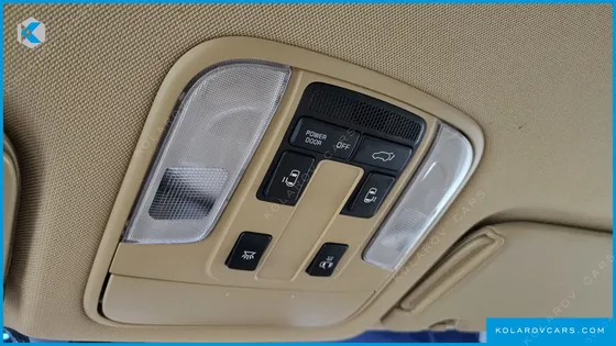 KIA CARNIVAL GASOLINE 7-SEATER HI-LIMOUSINE