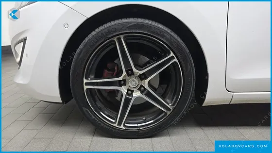 HYUNDAI I30 DIESEL 1.6 VGT EXTREME