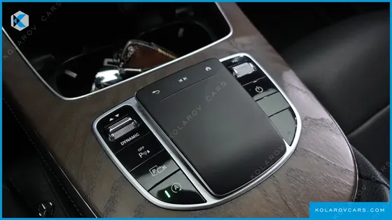 MERCEDES E-CLASS E220D 4MATIC EXCLUSIVE