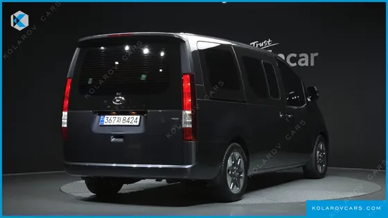 HYUNDAI STARIA 4WD TOURER 9-SEATER