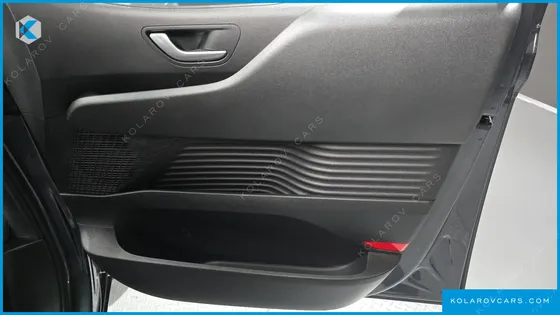 HYUNDAI STARIA 4WD TOURER 9-SEATER