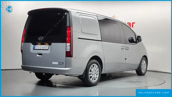 HYUNDAI STARIA CARGO 5-SEATER
