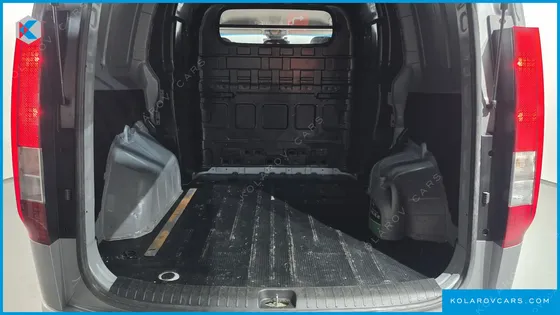 HYUNDAI STARIA CARGO 5-SEATER