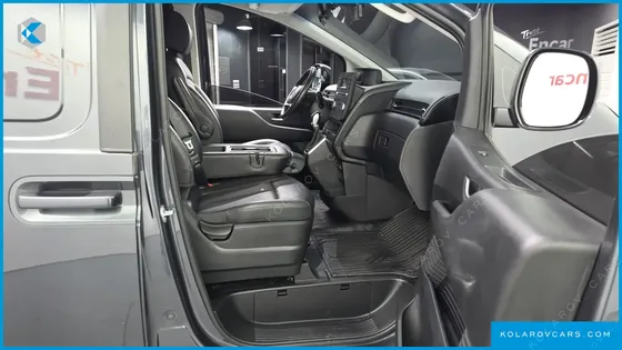 HYUNDAI STARIA CARGO 3-SEATER