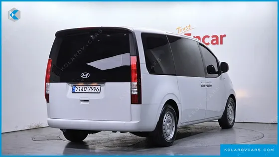 HYUNDAI STARIA TOURER 11-SEATER