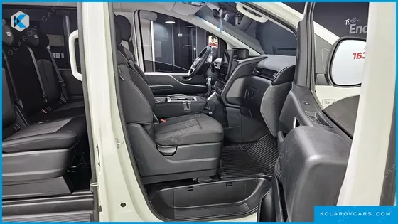 HYUNDAI STARIA TOURER 11-SEATER