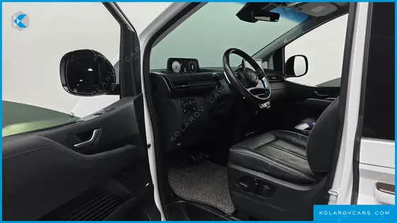 HYUNDAI STARIA 4WD LOUNGE 9-SEATER