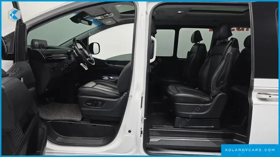 HYUNDAI STARIA 4WD LOUNGE 9-SEATER