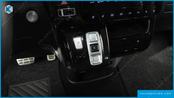 HYUNDAI STARIA L3.5 LOUNGE 9-SEATER