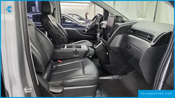 HYUNDAI STARIA TOURER 11-SEATER