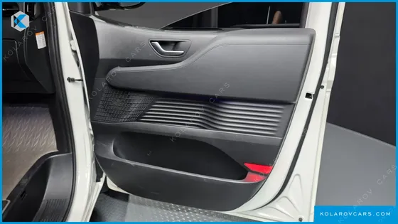 HYUNDAI STARIA HEV 1.6 LOUNGE 9-SEATER