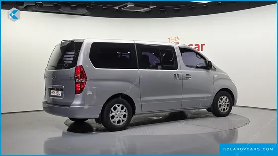 HYUNDAI STAREX 5-SEATER VAN