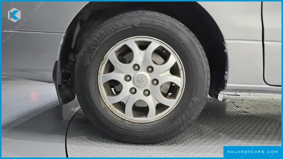HYUNDAI STAREX 5-SEATER VAN