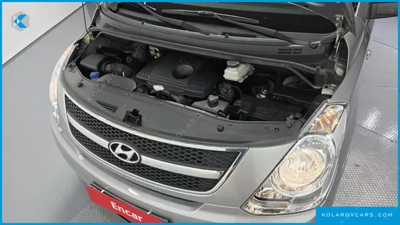HYUNDAI STAREX 5-SEATER VAN
