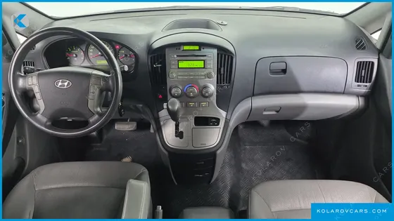 HYUNDAI STAREX 5-SEATER VAN