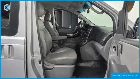 HYUNDAI STAREX 5-SEATER VAN