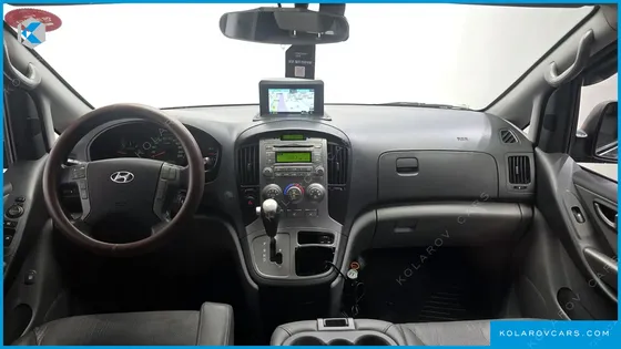HYUNDAI STAREX 3-SEATER VAN
