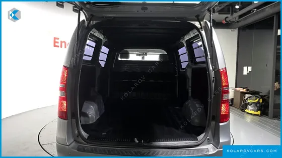 HYUNDAI STAREX 3-SEATER VAN