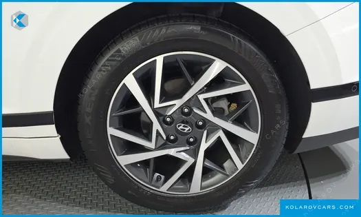 HYUNDAI GRANDEUR 2,5 GASOLINE 2WD