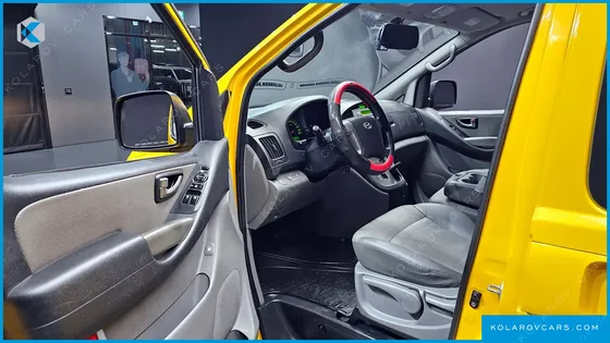 HYUNDAI STAREX WHEELCHAIR LIFT/SLOPE