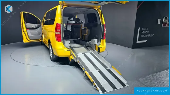 HYUNDAI STAREX WHEELCHAIR LIFT/SLOPE