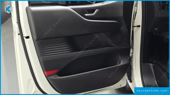HYUNDAI STARIA L3.5 CARGO 5-SEATER