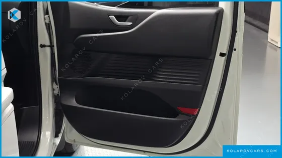 HYUNDAI STARIA L3.5 CARGO 5-SEATER