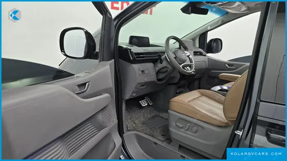 HYUNDAI STARIA 4WD LOUNGE 9-SEATER