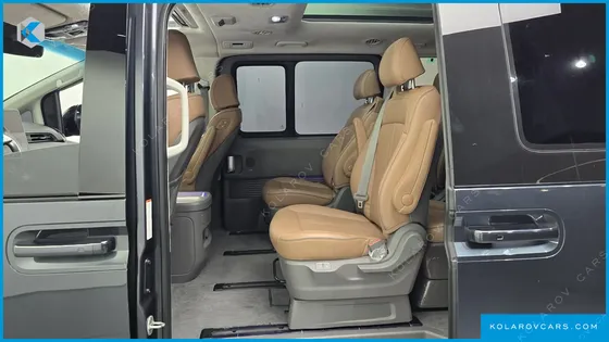 HYUNDAI STARIA 4WD LOUNGE 9-SEATER