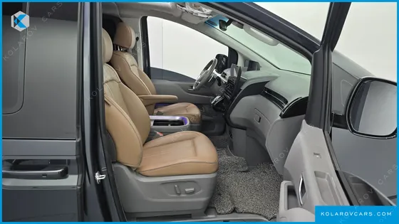 HYUNDAI STARIA 4WD LOUNGE 9-SEATER