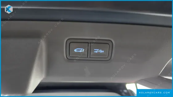 HYUNDAI STARIA 4WD LOUNGE 9-SEATER