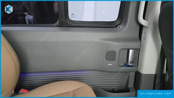 HYUNDAI STARIA 4WD LOUNGE 9-SEATER