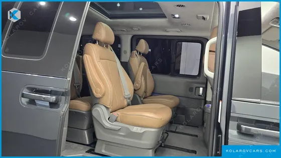 HYUNDAI STARIA 4WD LOUNGE 9-SEATER