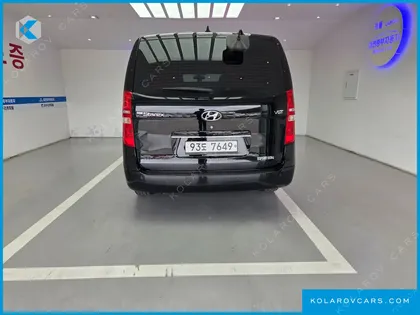 HYUNDAI STAREX 5-SEATER VAN