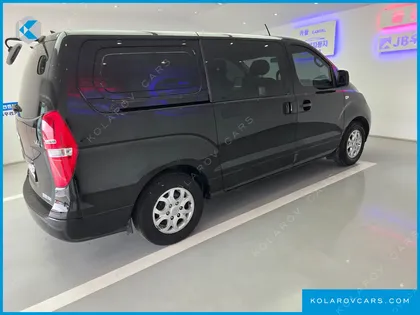 HYUNDAI STAREX 5-SEATER VAN