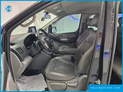 HYUNDAI STAREX 5-SEATER VAN
