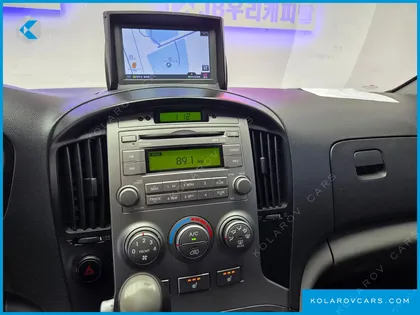 HYUNDAI STAREX 5-SEATER VAN