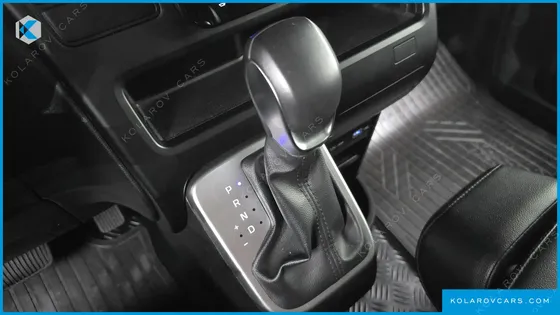 HYUNDAI STARIA TOURER 11-SEATER