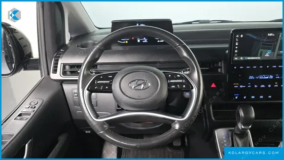HYUNDAI STARIA TOURER 11-SEATER