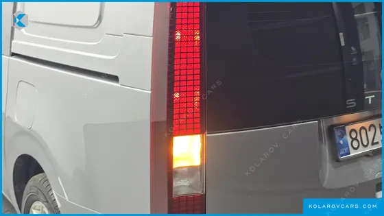 HYUNDAI STARIA CARGO 5-SEATER